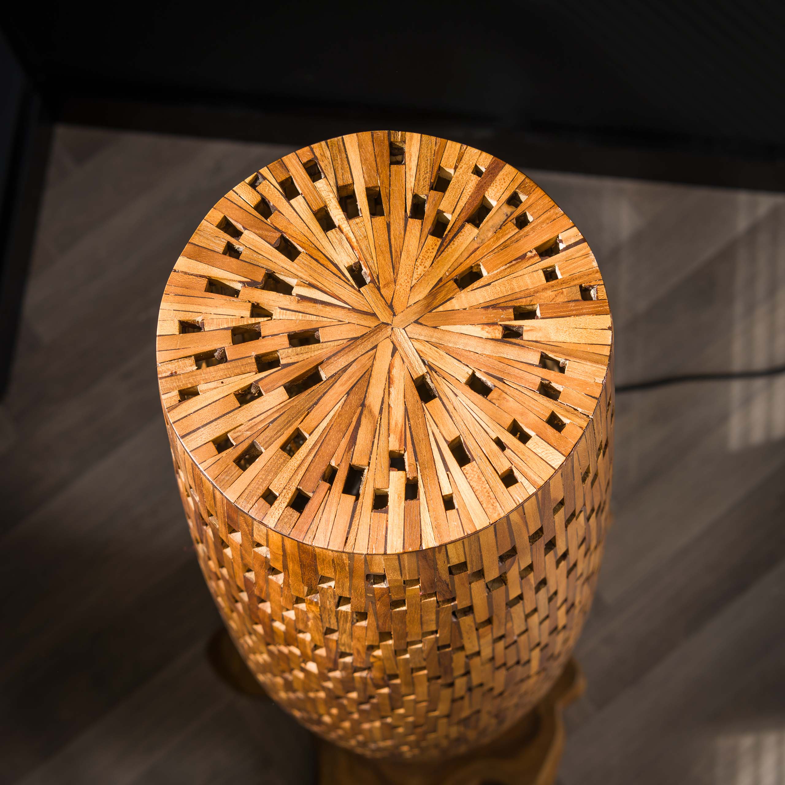 Lampada da terra S barre / Legno massello di teak riciclato
