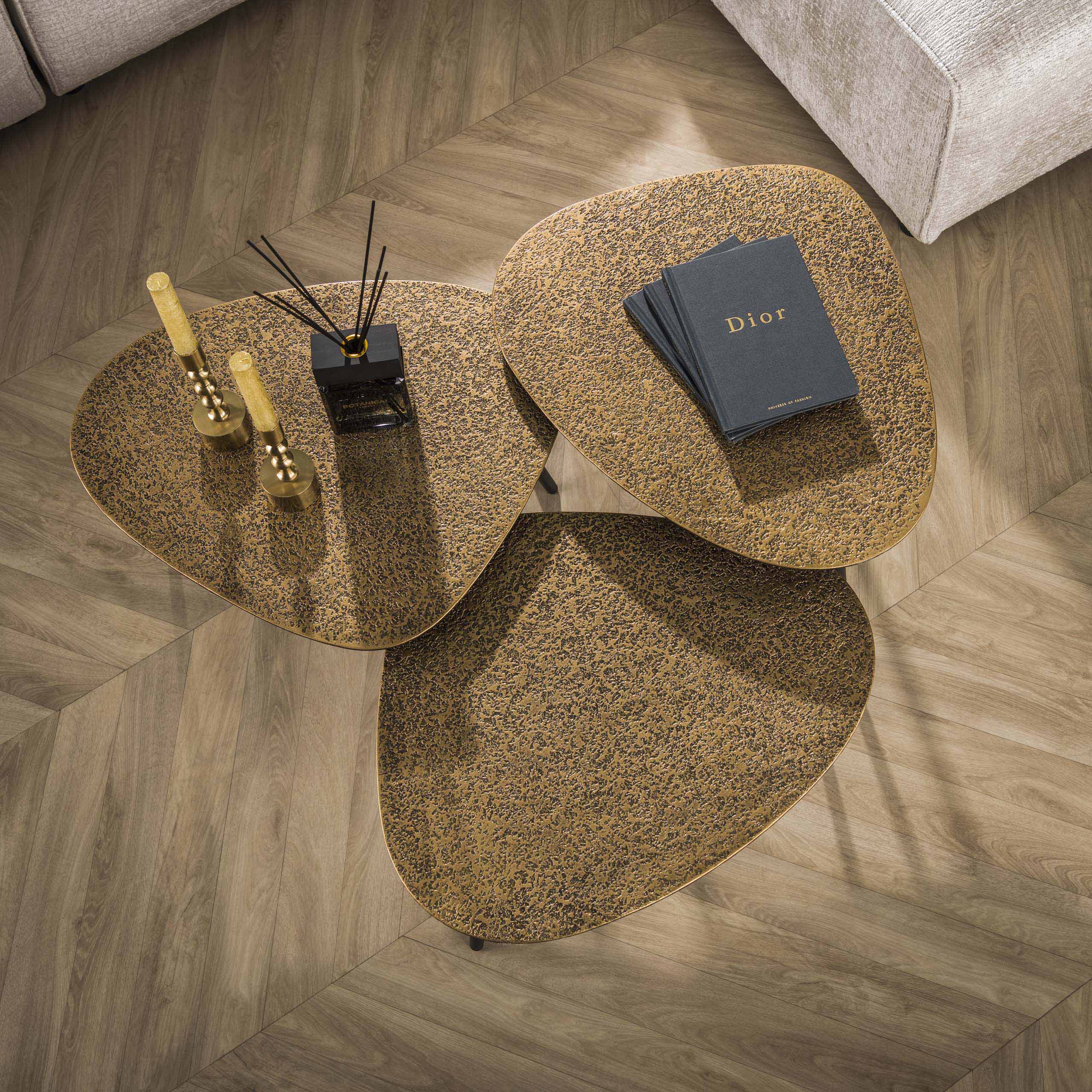 Set tavolino/3 triangolari metallici / Bronzo antico