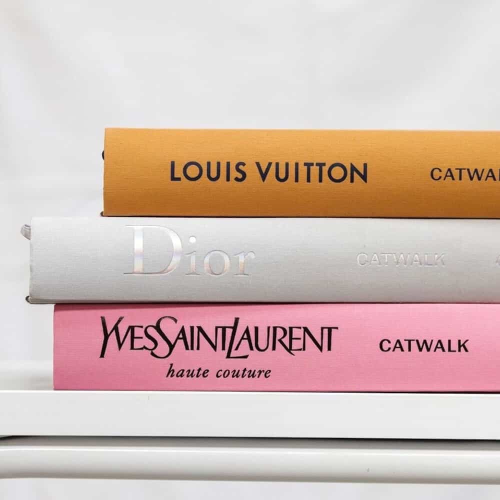 Sfilata di Yves Saint Laurent - Libro di moda