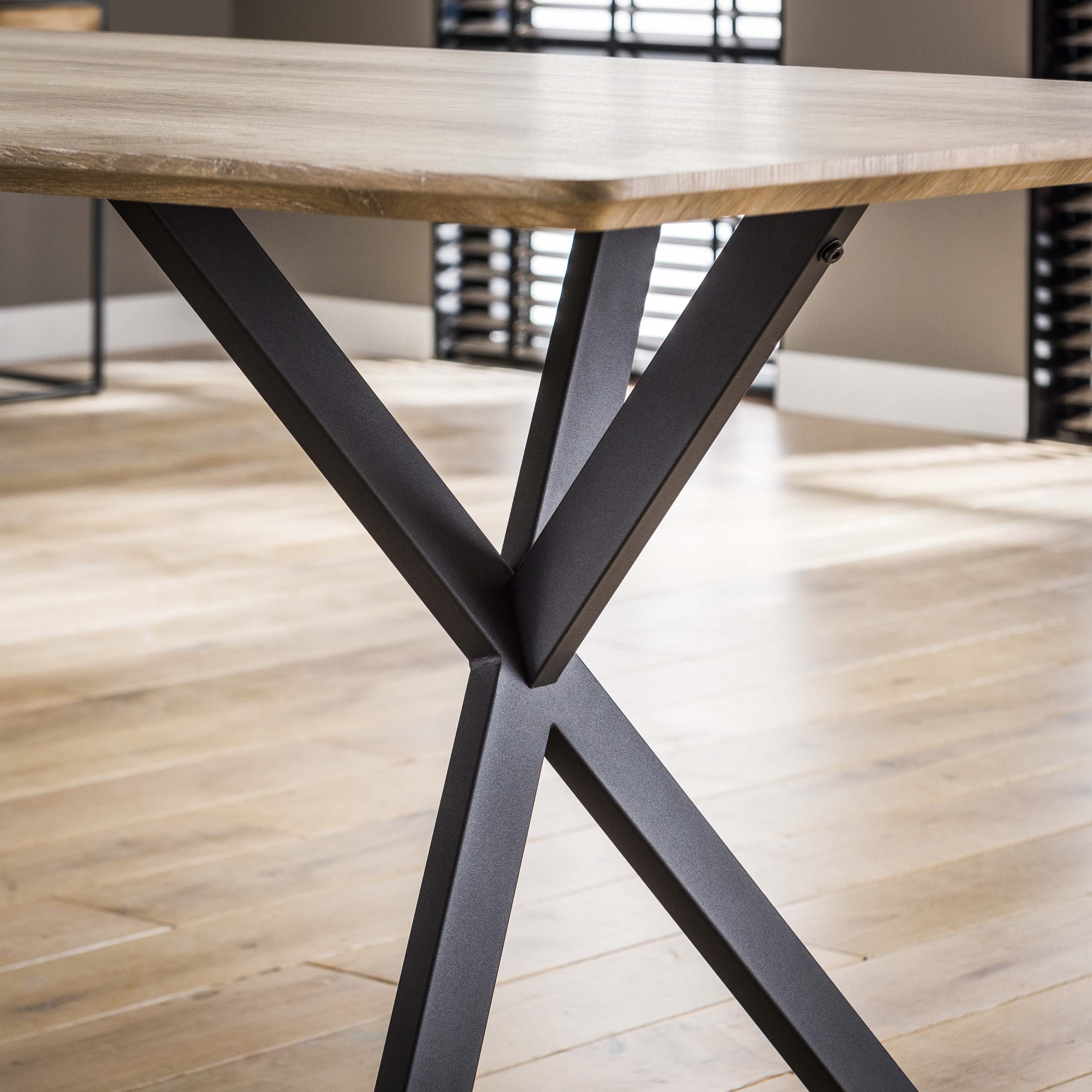 Tavolo da pranzo 190 piano ovale, struttura verniciata a polvere nera / Rovere 3D anticato