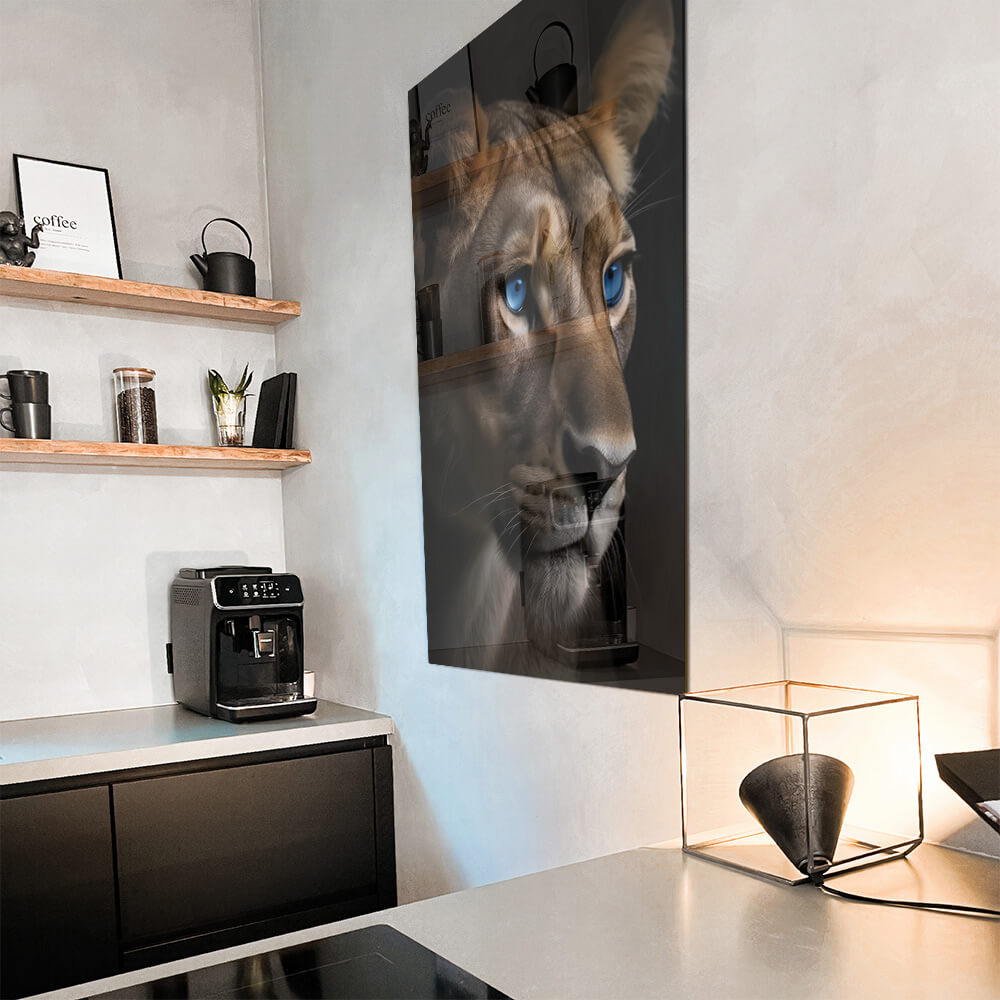 Gazing Lioness – Vetro