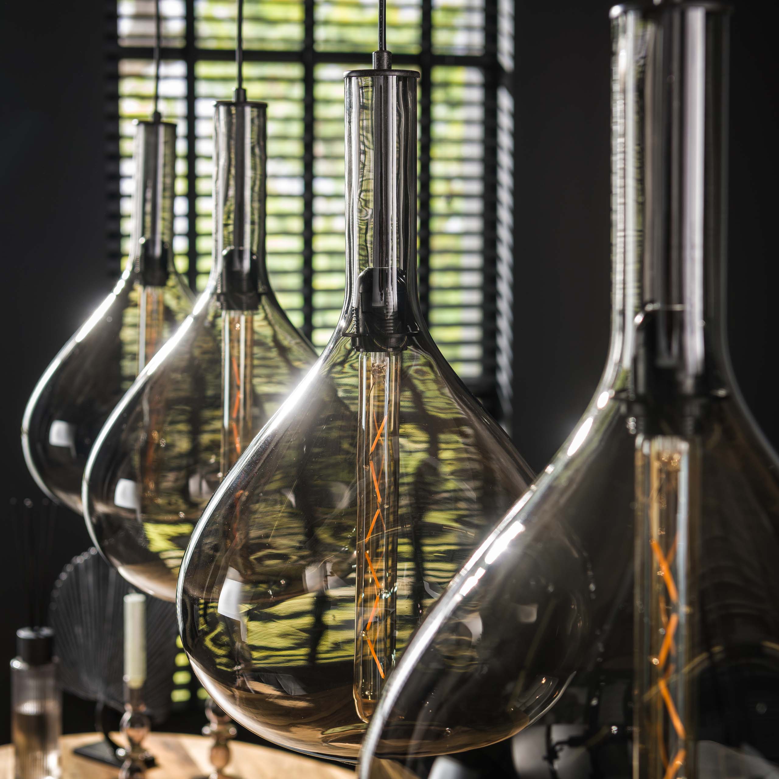 Lampada a sospensione 4L goccia vetro fumé / Nero artico