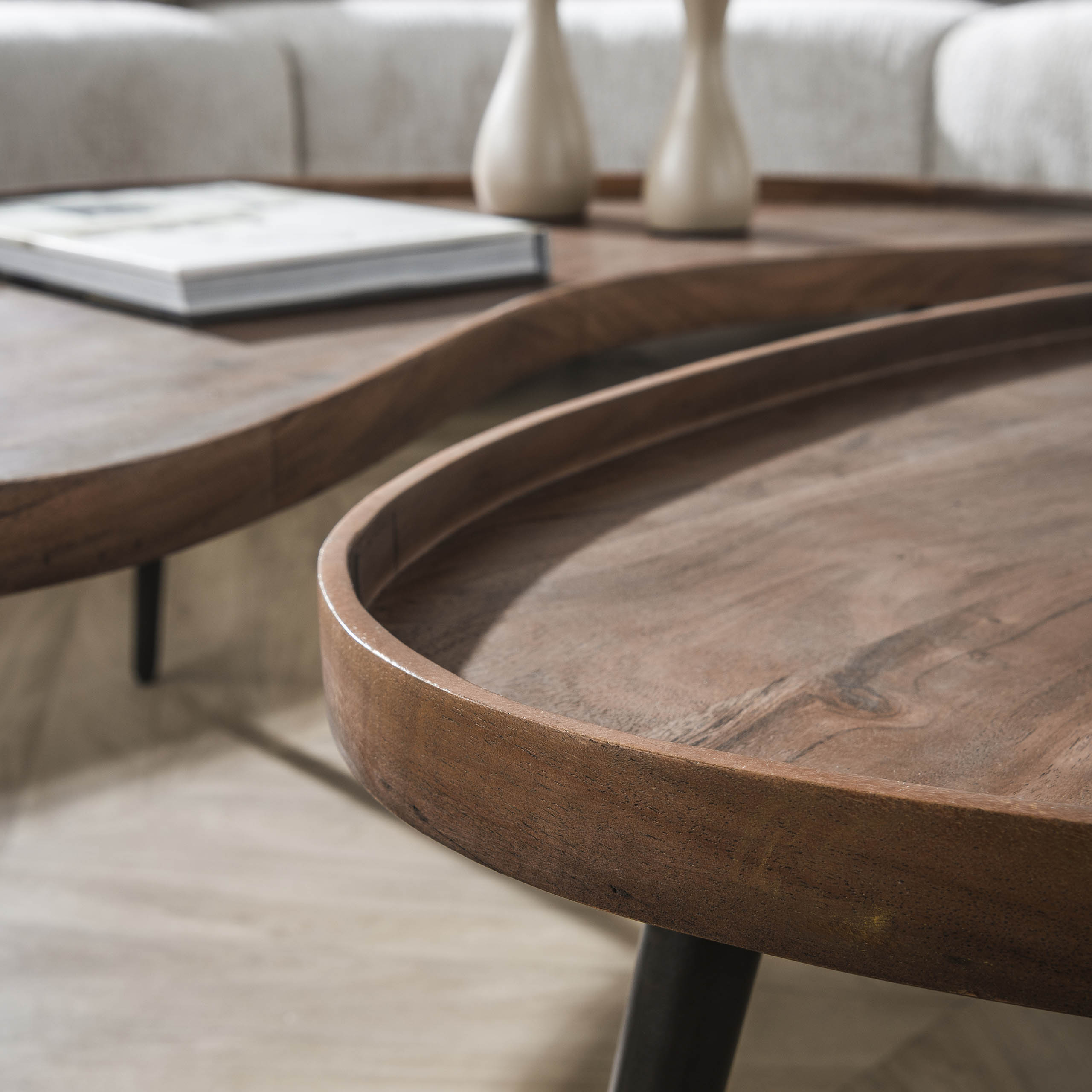 Tavolino Carve organico - set da 2 - marrone acacia