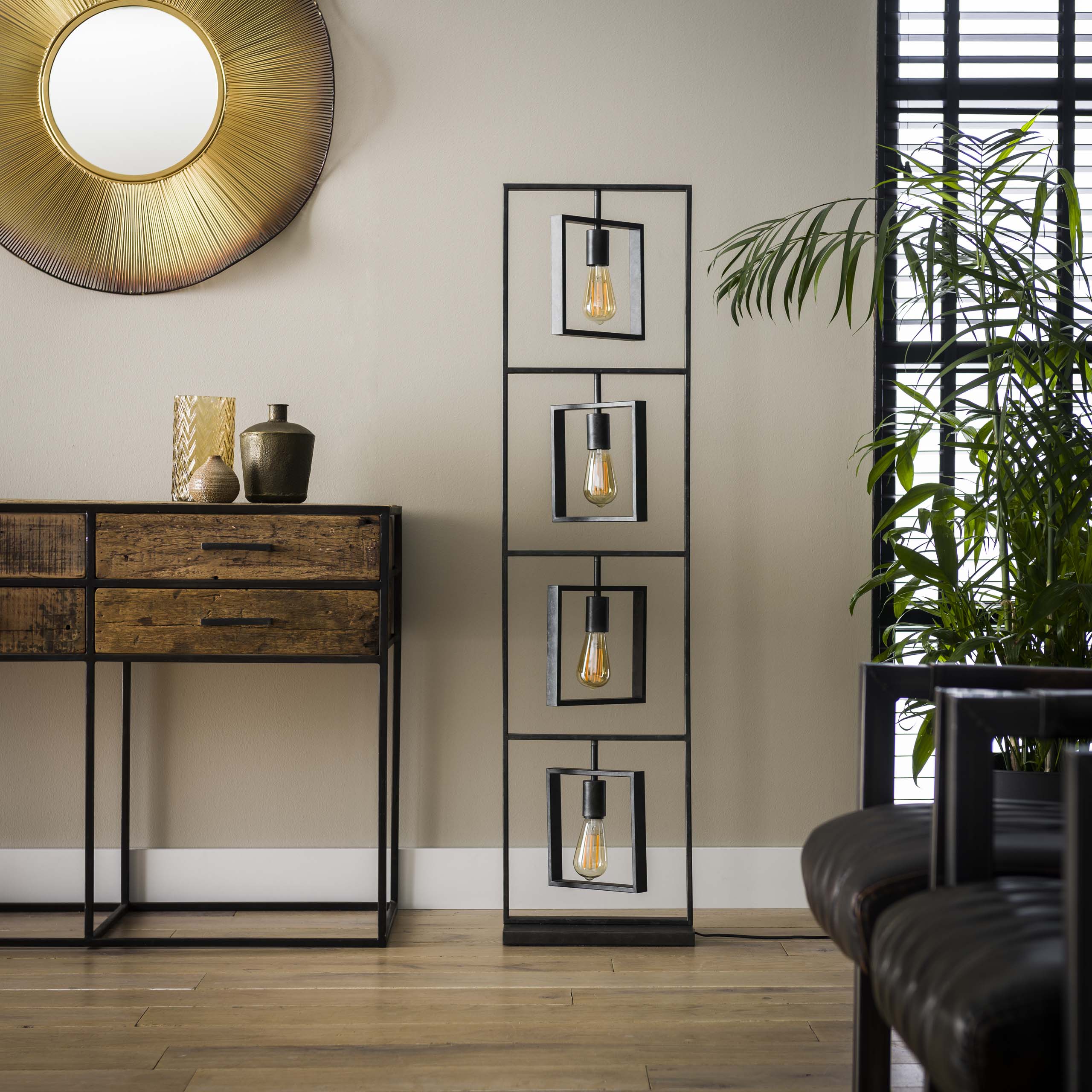 Lampada da terra 4L Turn quadrata / Carbone