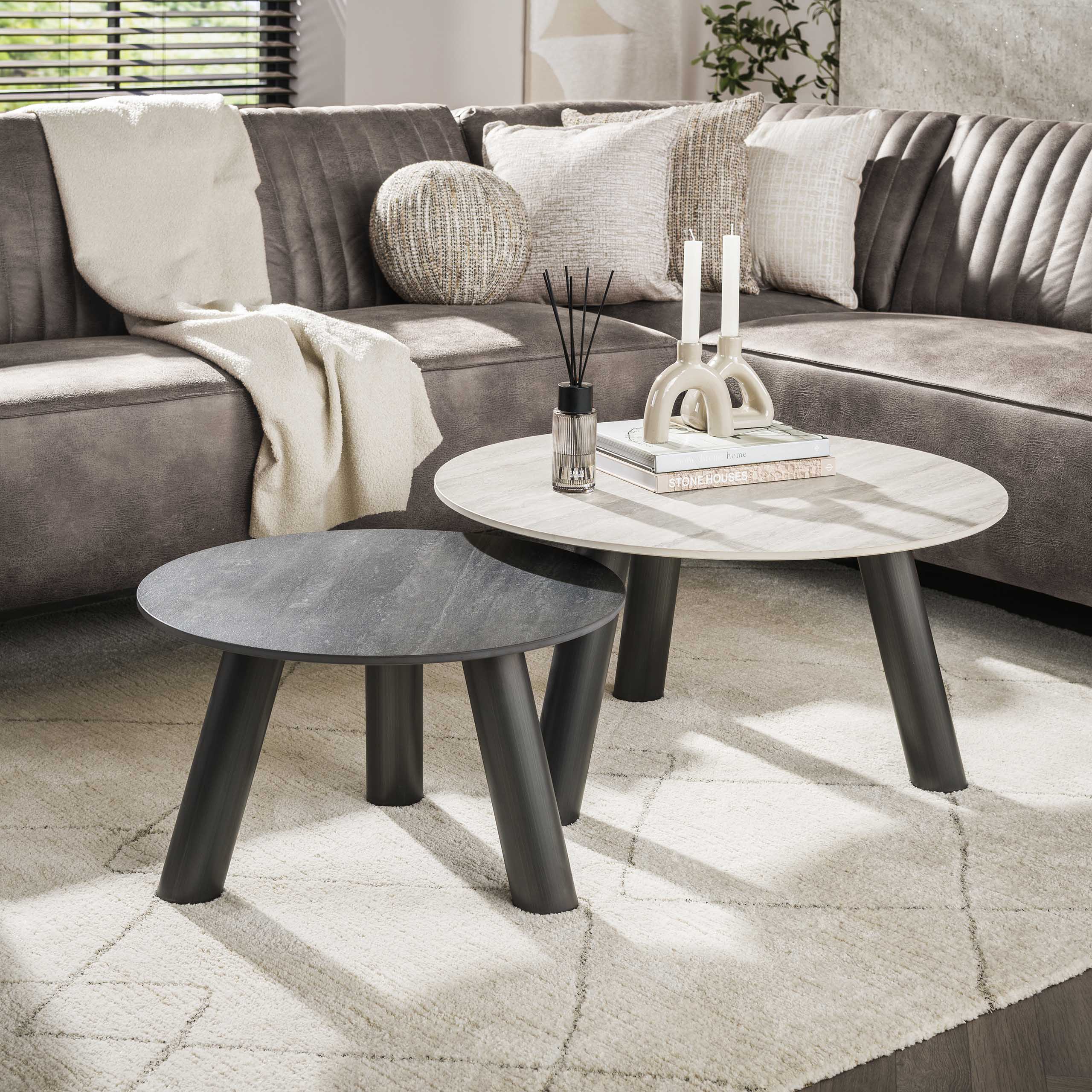 Tavolino Twin rotondo - Set di 2 - Travertino nero/grigio