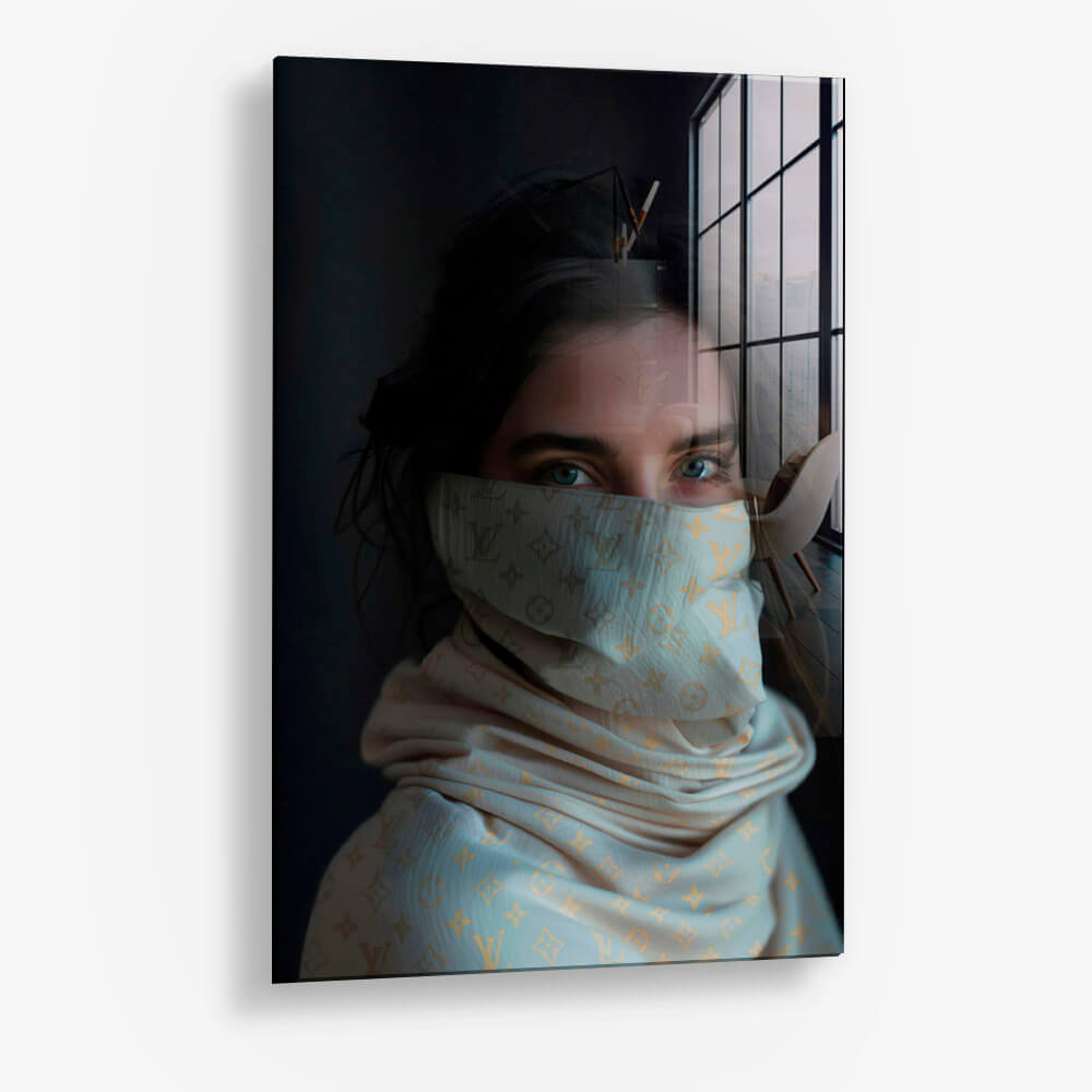 Scarfed Lady – Vetro
