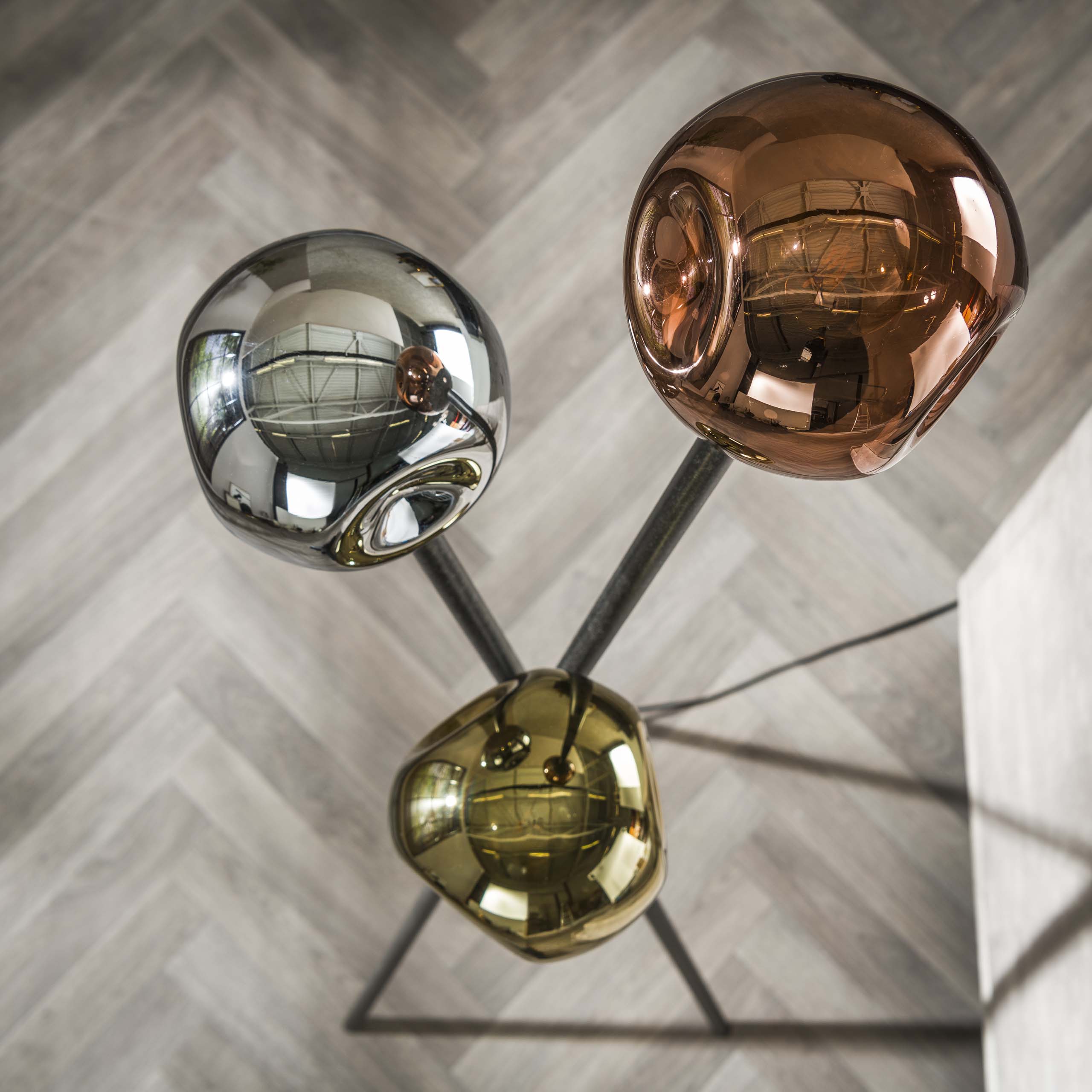 Lampada da terra Molecule a 3 luci Artic nera