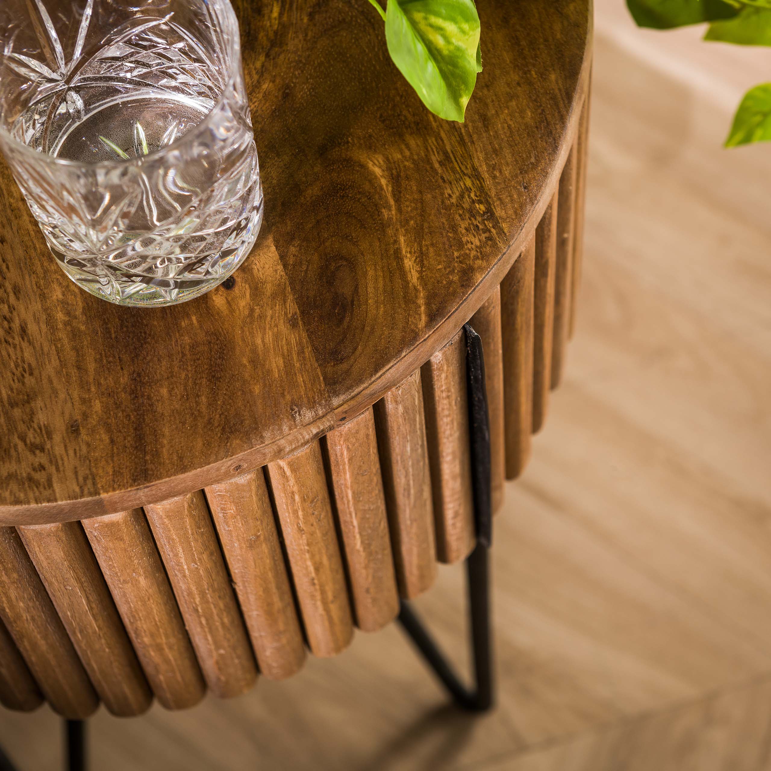 Bedside table 1L tweak round / Solid mango sand color