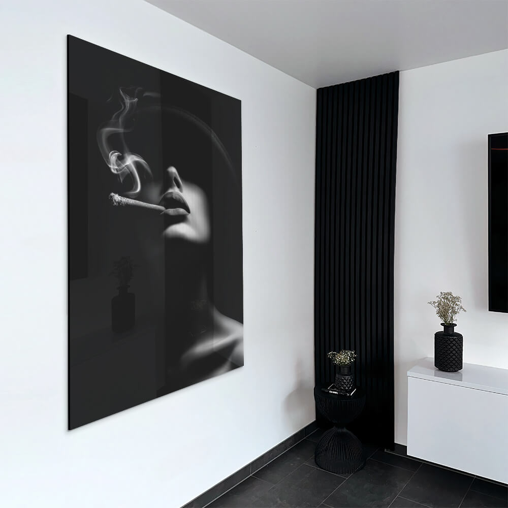 Woman Smoke – Vetro