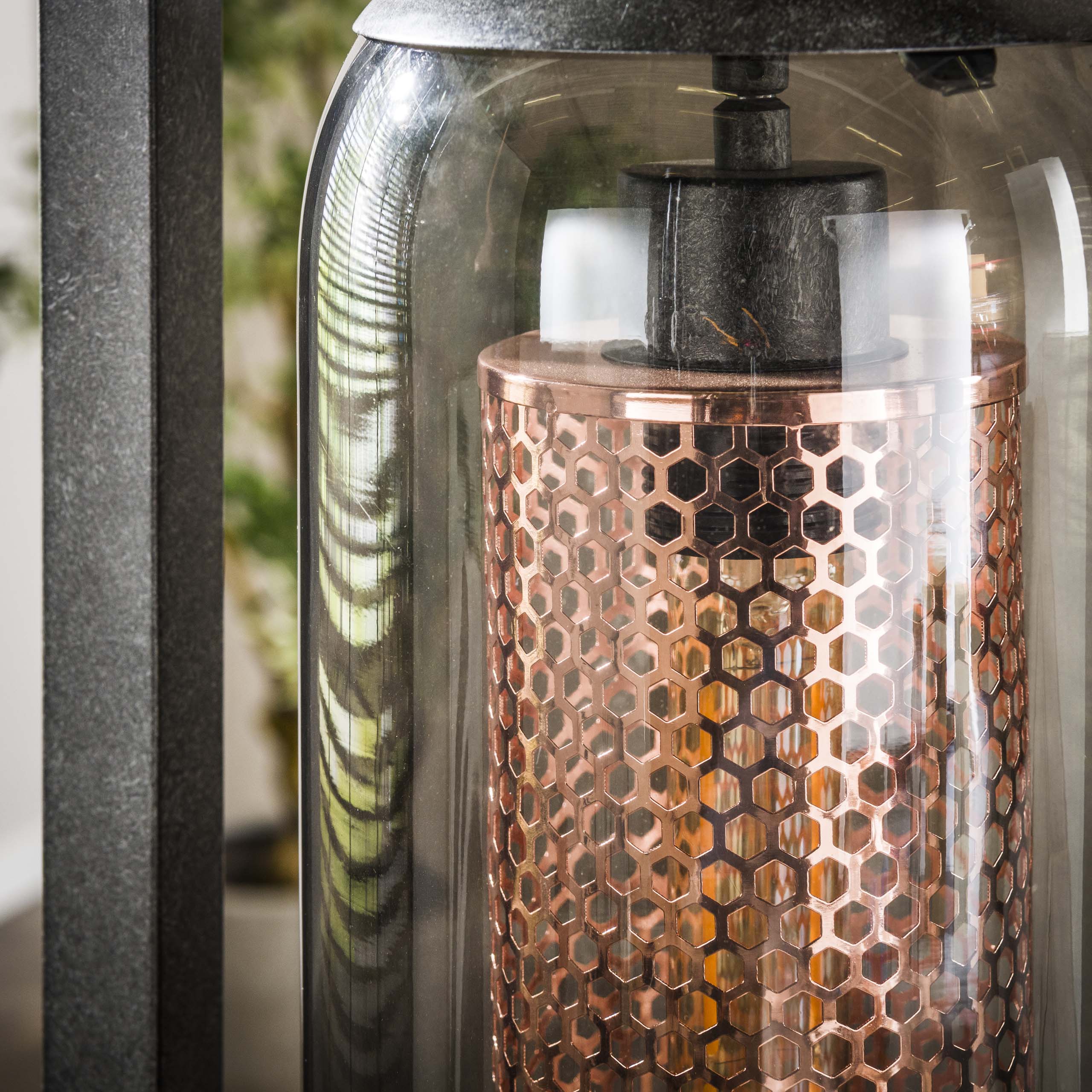 Lampada da terra 4L torre in vetro fumé traforato acciaio / nero artico