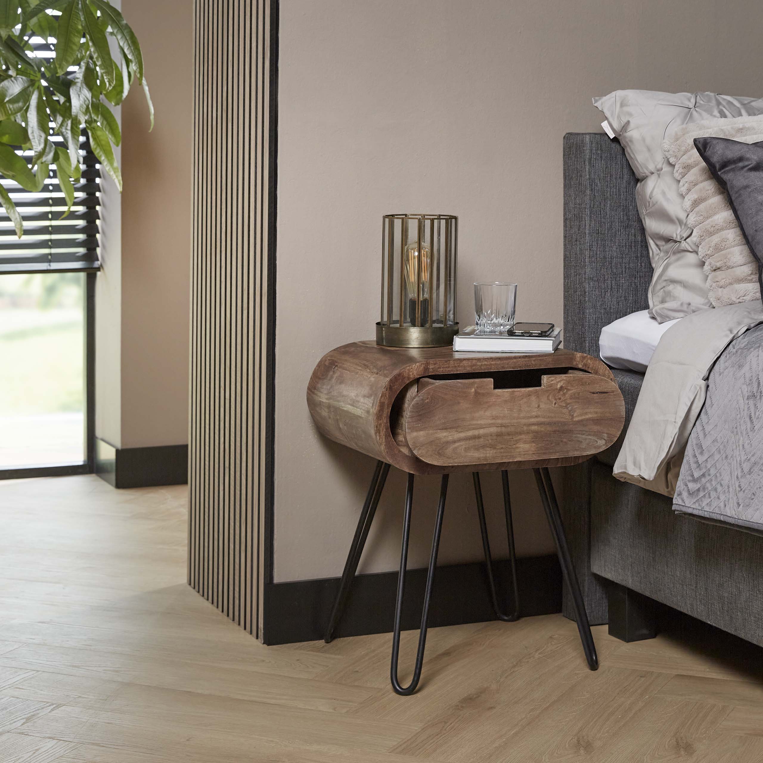 Bedside table barrel 1L / Solid mango sand color