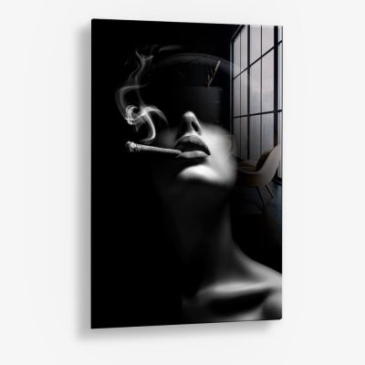 Woman Smoke – Vetro